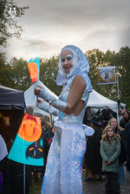 20251025-003-Walking Acts-TR.jpg