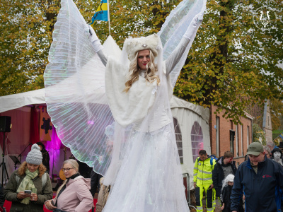 20251025-007-Walking Acts-TR.jpg