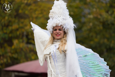 20251025-010-Walking Acts-TR.jpg