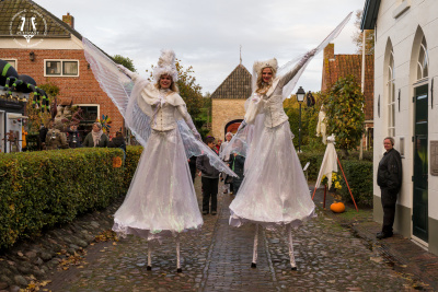 20251025-011-Walking Acts-TR.jpg