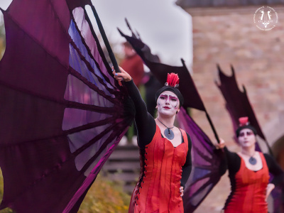 20251025-016-Walking Acts-TR.jpg