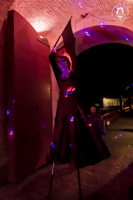 20251025-020-Walking Acts-TR.jpg