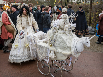 20251206-003-Walking Acts-TR.jpg